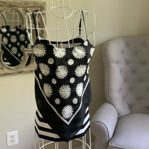 Scarf top. White and black. XS. Bailey44
